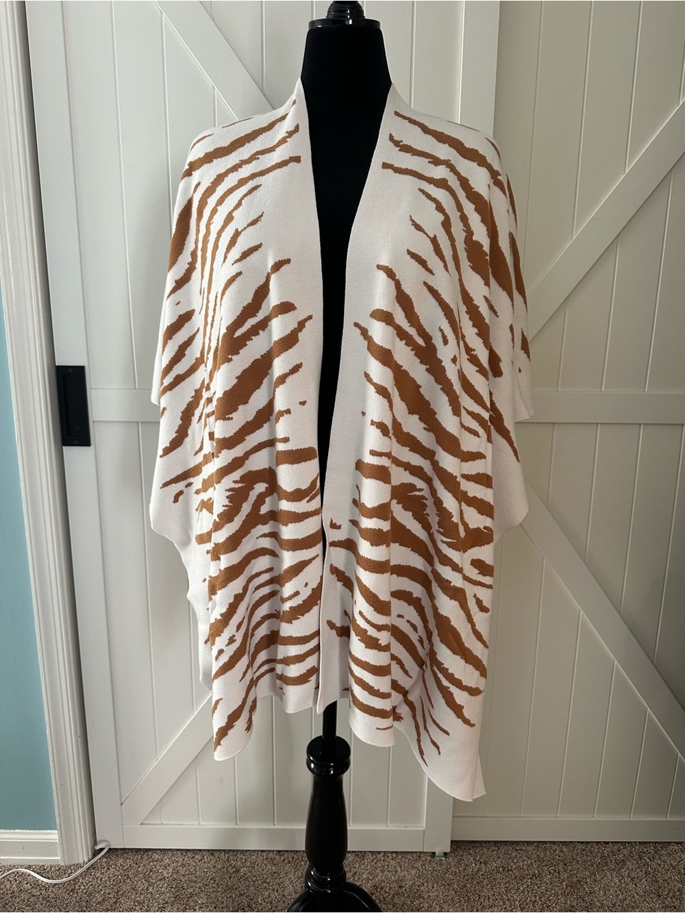 Chico’s Ivory Brown Zebra Animal Print Open Front Poncho Wrap Small Medium Large